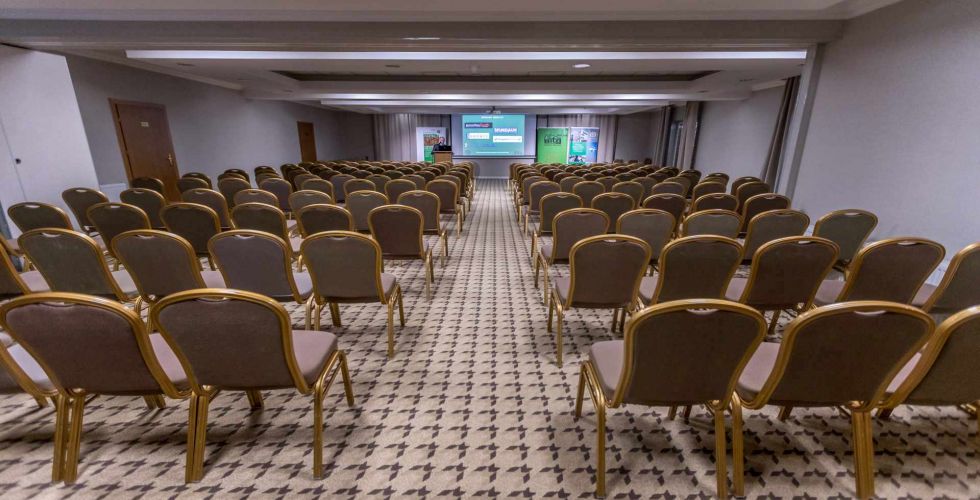 Gdzie zorganizować konferencję na 300 osób na Dolnym Śląsku – najlepsze obiekty I lokalizacje